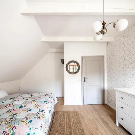 Blossom Hill Apartment Lecze