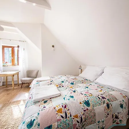 Blossom Hill Apartment *