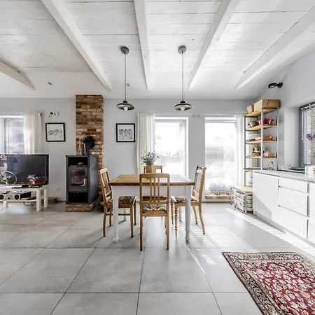 Blossom Hill Apartment